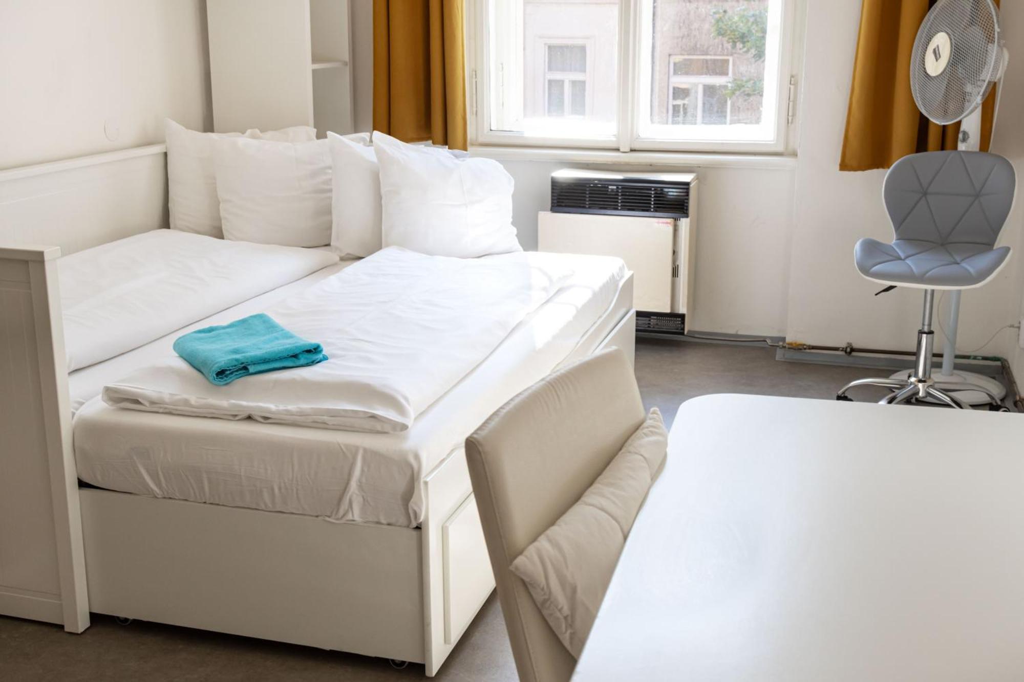 Apartments In Mala Strana - 10 Minutes From Charles Bridge Prága Kültér fotó